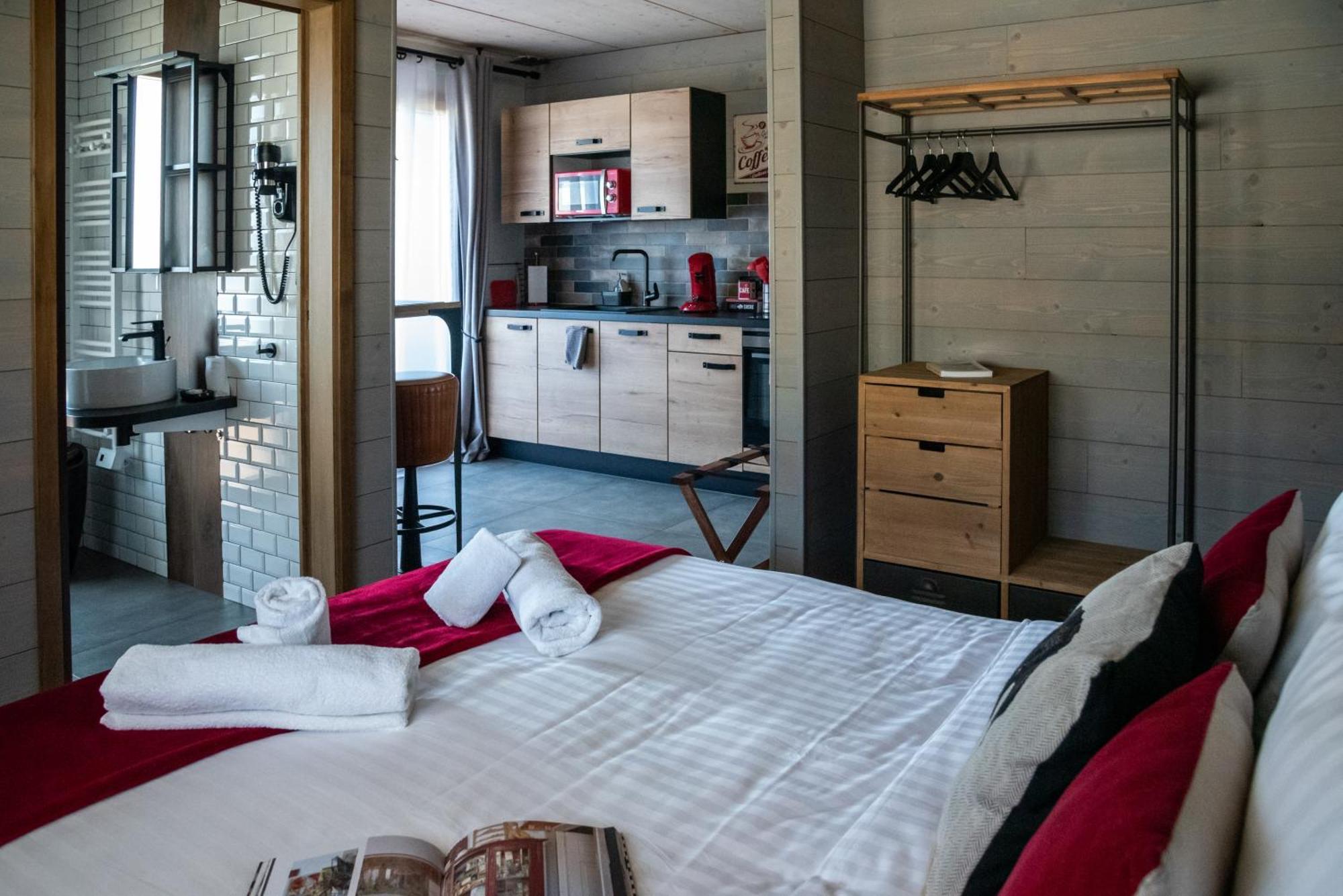 Notre Chalet - 6 appartements haut standing Les Fourgs Chambre photo